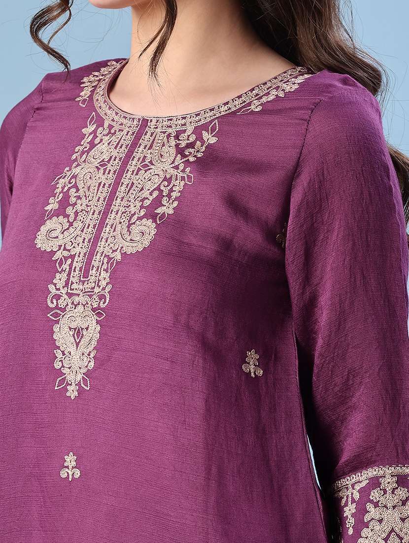 women embroidered kurta and pant set with dupatta - 22011595 -  Standard Image - 4