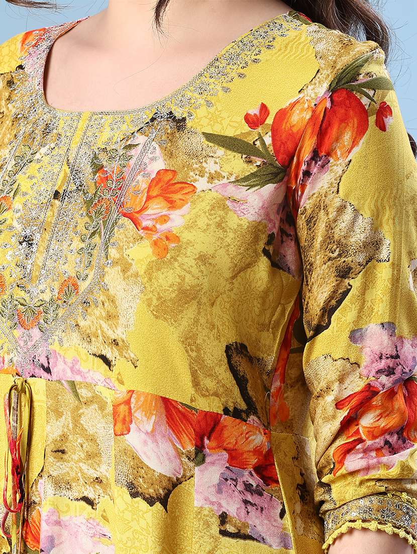 women three quarter sleeve kurta and pant with dupatta - 22011767 -  Standard Image - 4