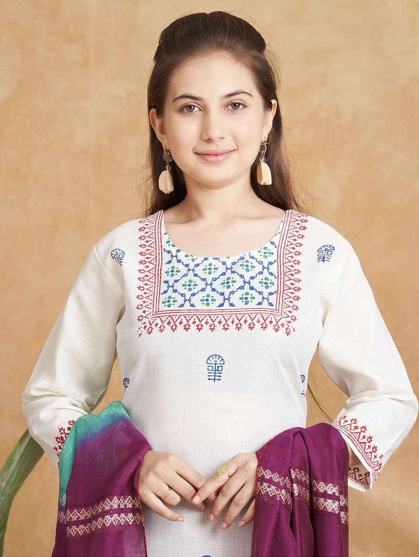 girls printed kurta pants set with dupatta - 22012144 -  Standard Image - 4