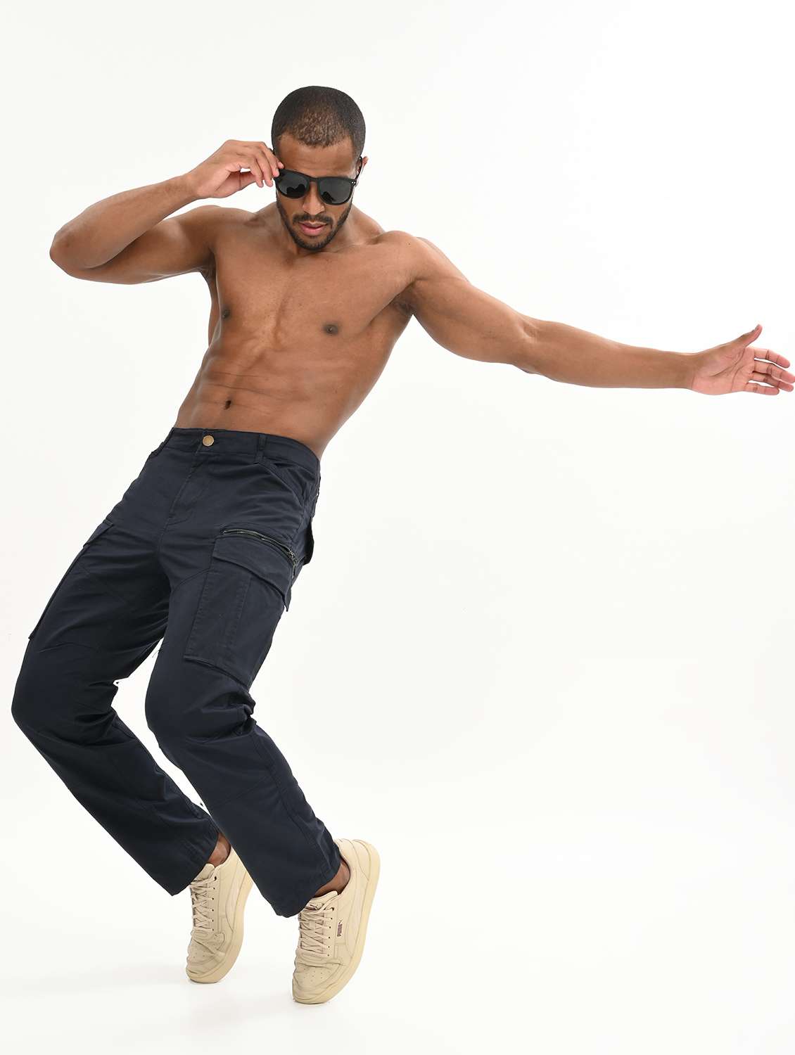 men solid mid rise relaxed fit cargo - 22012863 -  Standard Image - 4