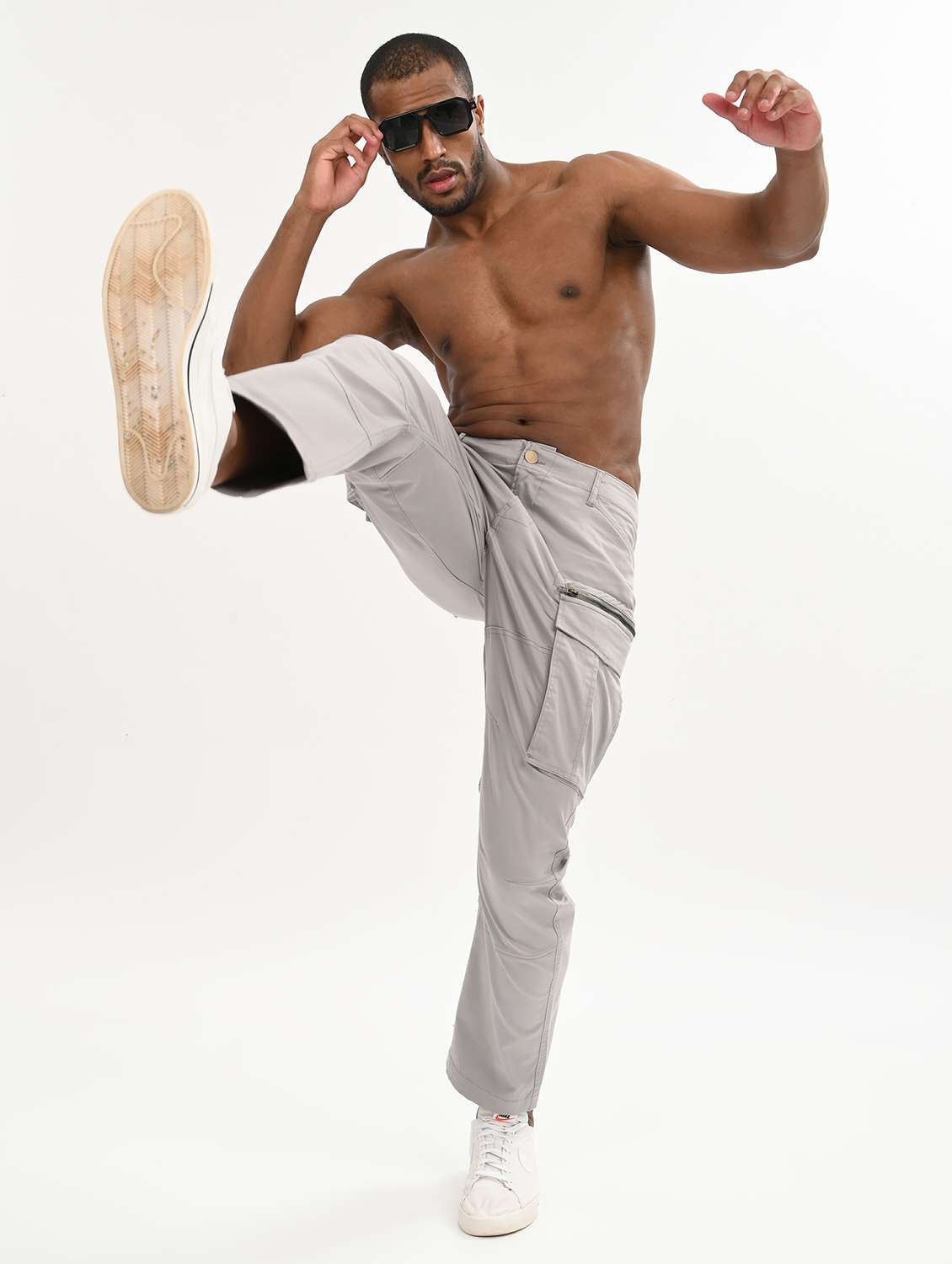 men solid mid rise relaxed fit cargo - 22012866 -  Standard Image - 4