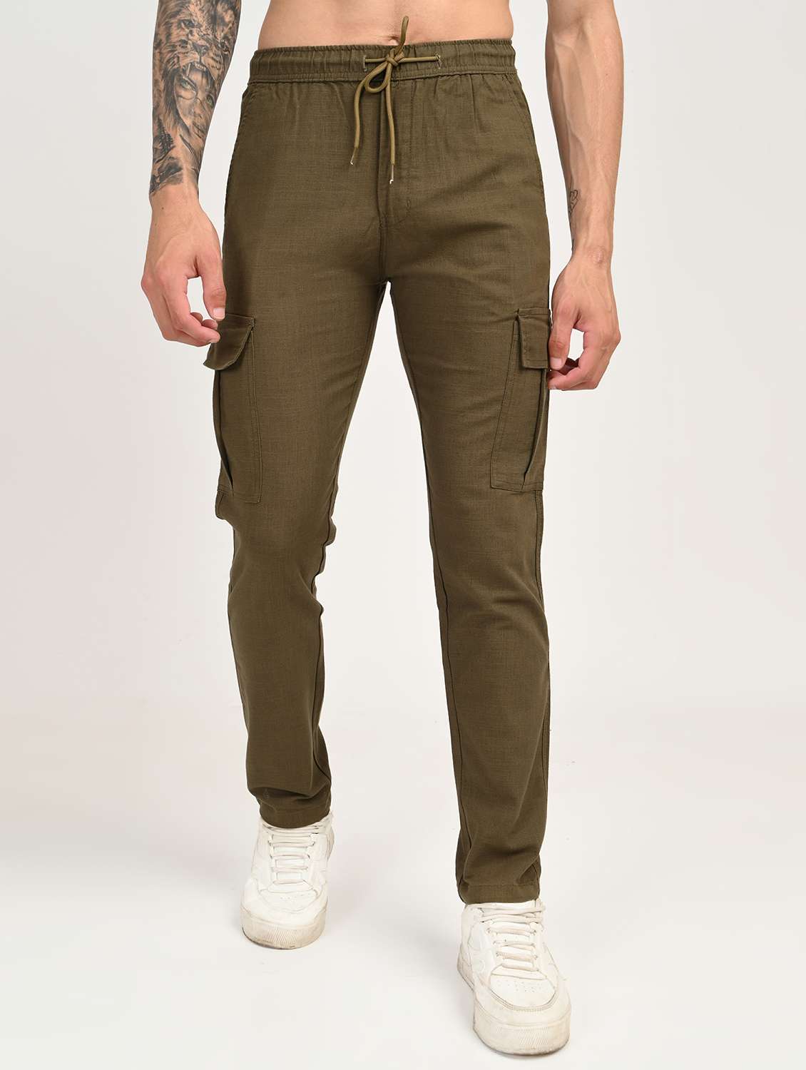 men solid mid rise relaxed fit cargo