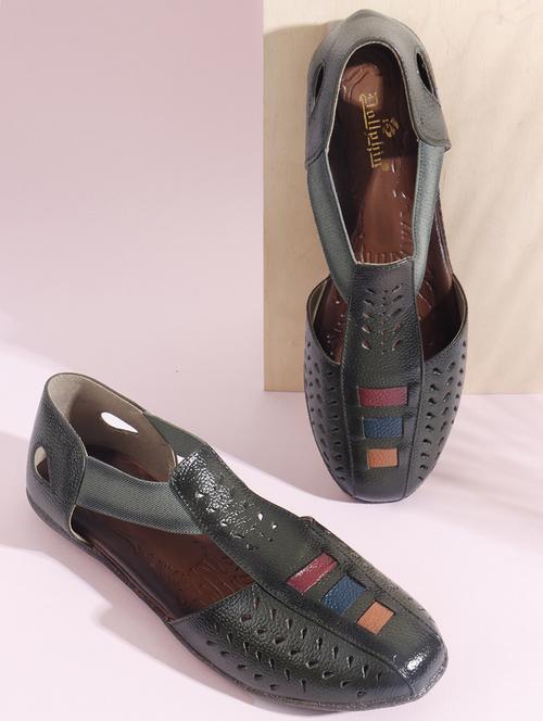 women solid back strap sandal - 22013278 -  Standard Image - 0