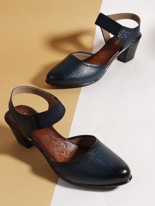 women solid back strap sandal - 22013335 -  Standard Image - 0