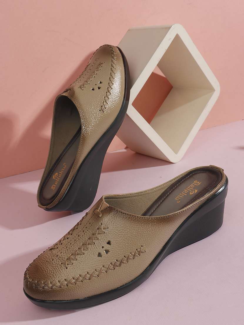 women solid slip on wedge mule