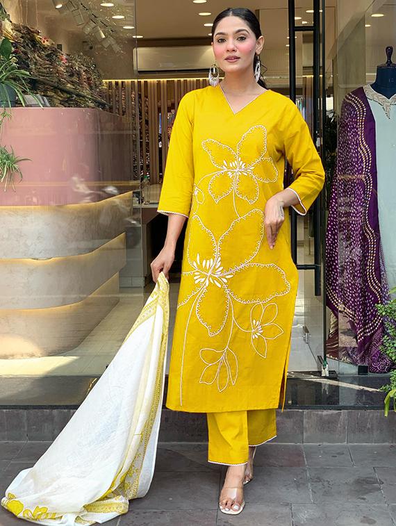 women embroidered three quarter sleeve kurta pant with dupatta set - 22014118 - Standard Image - 4
