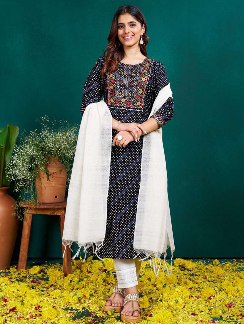 women three quarter sleeve kurta pant with dupatta set