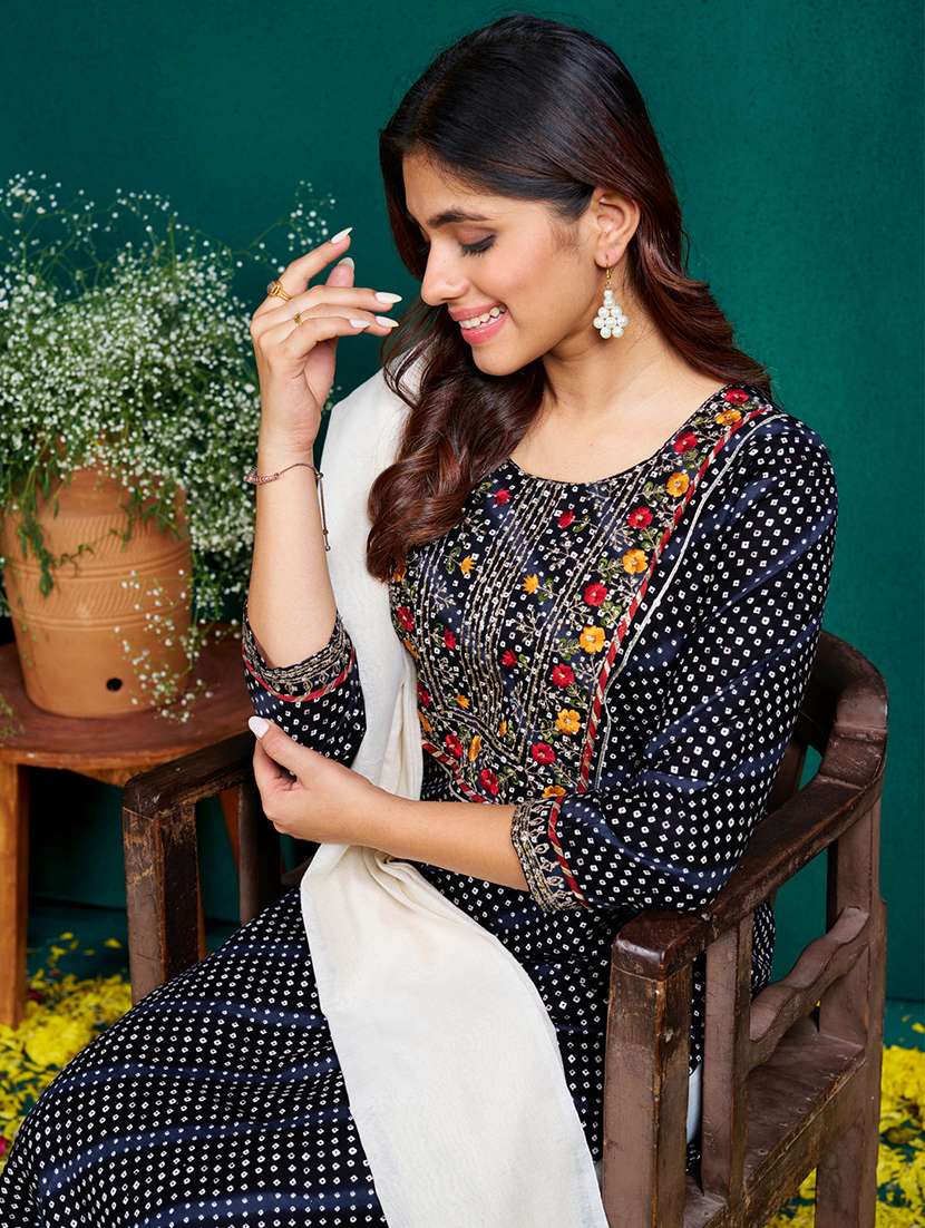 women three quarter sleeve kurta pant with dupatta set - 22014152 - Standard Image - 4