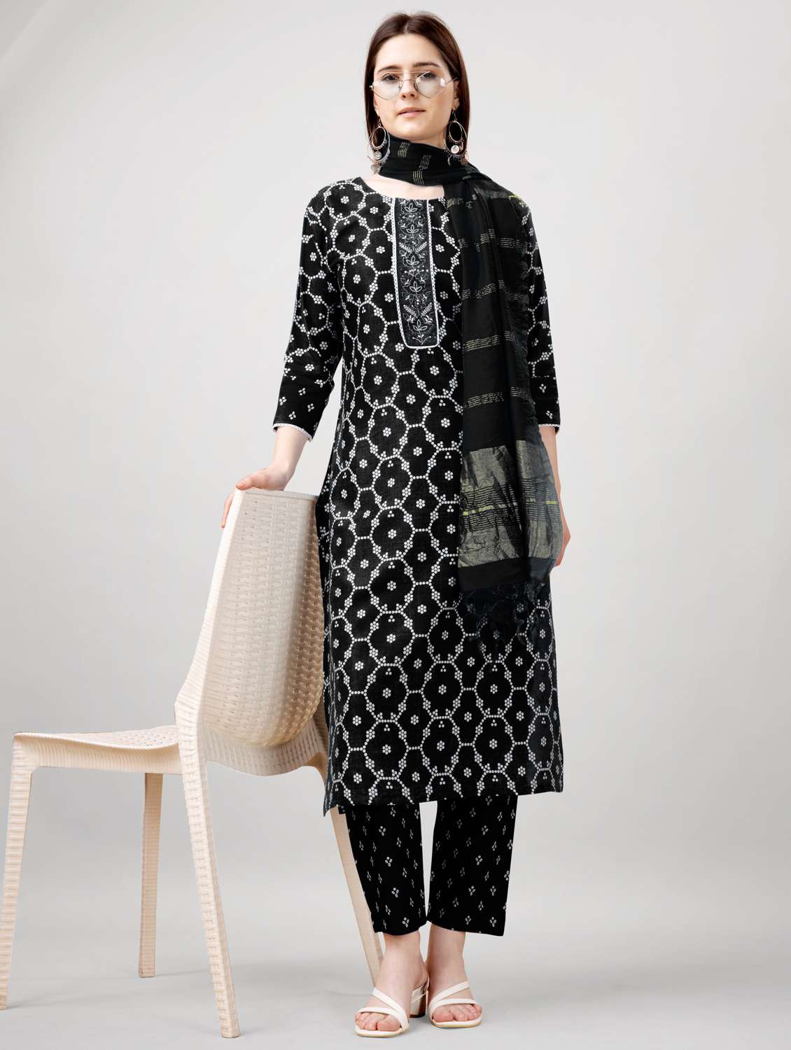 women three quarter sleeve kurta pant with dupatta set - 22014189 - Standard Image - 1