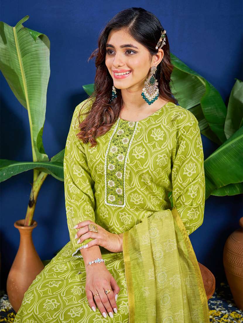 women printed three quarter sleeve kurta pant with dupatta set - 22014222 - Standard Image - 4