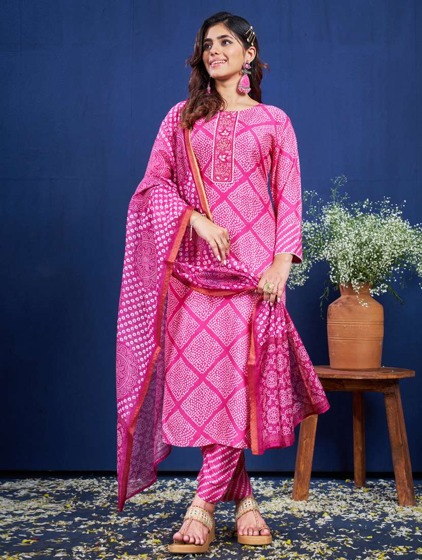 women printed three quarter sleeve kurta pant with dupatta set