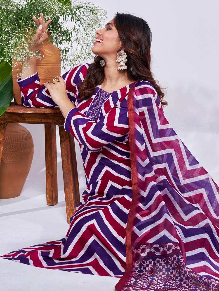 women printed three quarter sleeve kurta pant with dupatta set - 22014228 -  Standard Image - 4