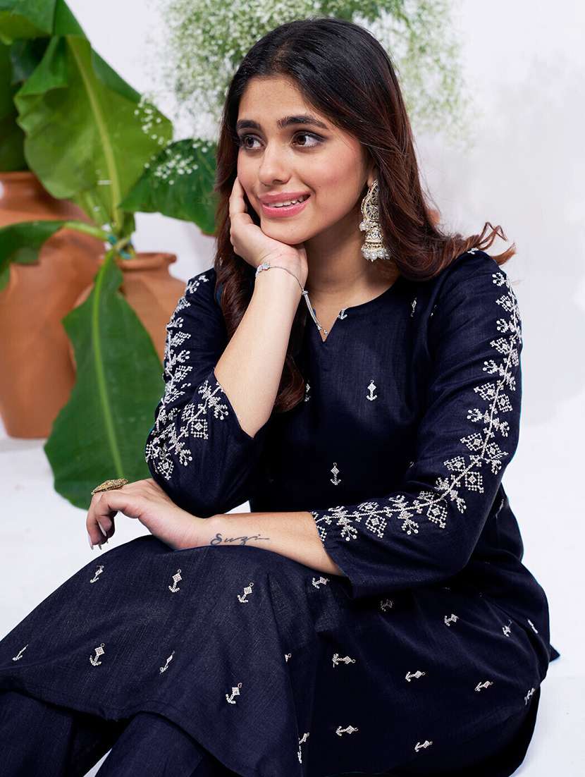 women embroidered three quarter sleeve kurta pant with dupatta set - 22014237 -  Standard Image - 4