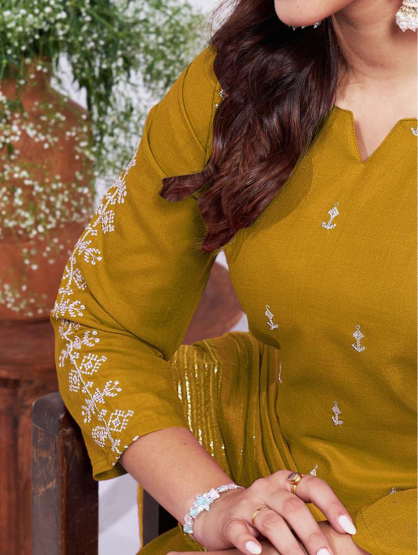 women embroidered three quarter sleeve kurta pant with dupatta set - 22014240 - Standard Image - 4