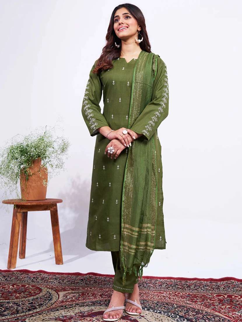 women embroidered three quarter sleeve kurta pant with dupatta set
