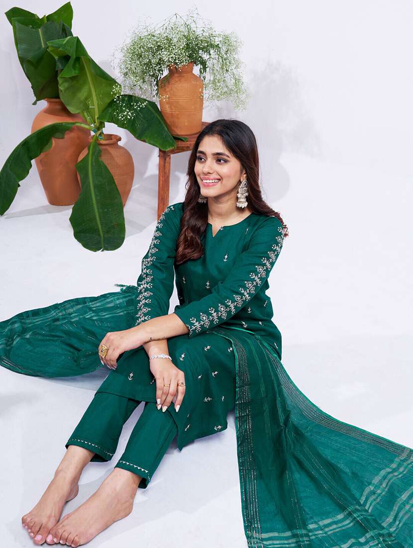 women embroidered three quarter sleeve kurta pant with dupatta set - 22014244 -  Standard Image - 4