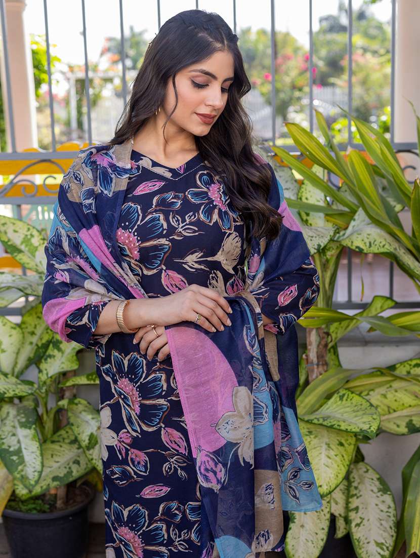 women three quarter sleeve kurta pant with dupatta set - 22014255 - Standard Image - 4