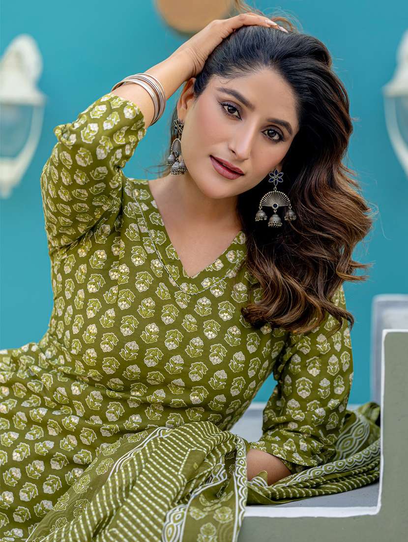 women printed three quarter sleeve kurta pant with dupatta set - 22014267 - Standard Image - 4