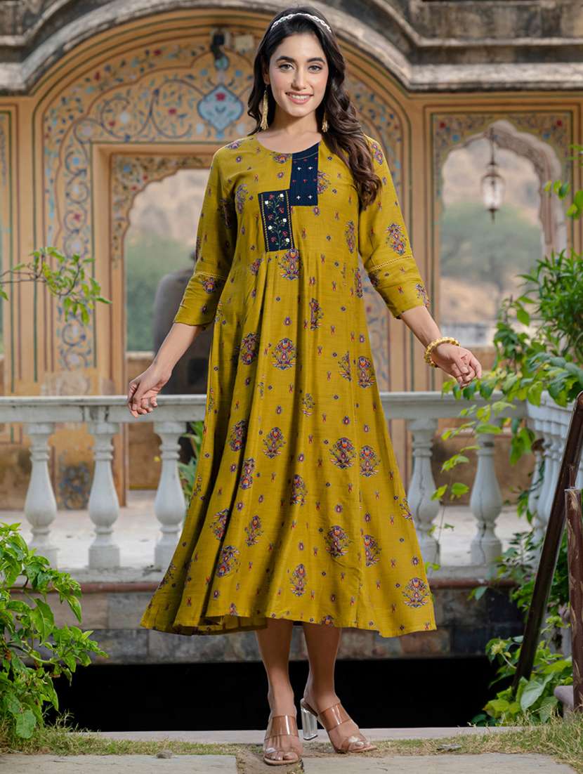 women printed three quarter sleeve anarkali kurta
