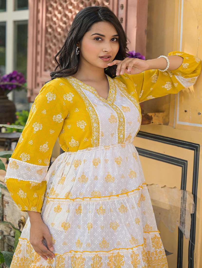 women printed three quarter sleeve tiered kurta - 22014634 -  Standard Image - 4