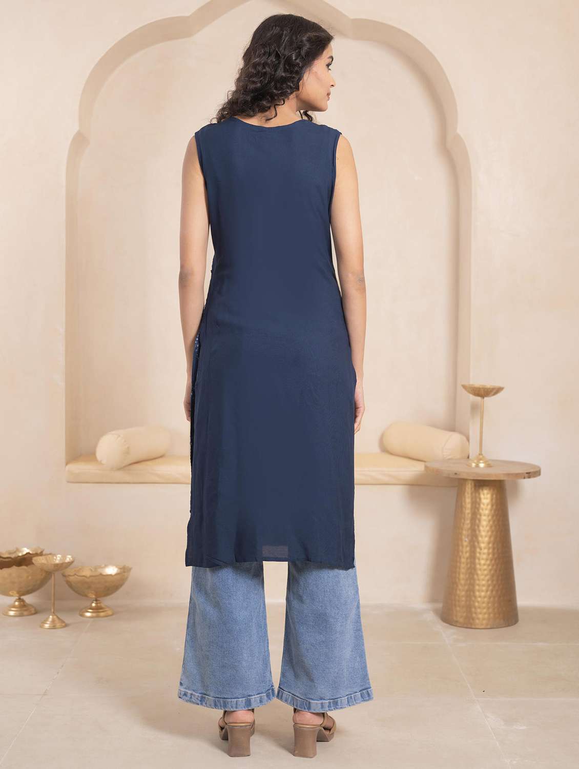 women embroidered sleeveless straight kurta - 22014677 -  Standard Image - 4