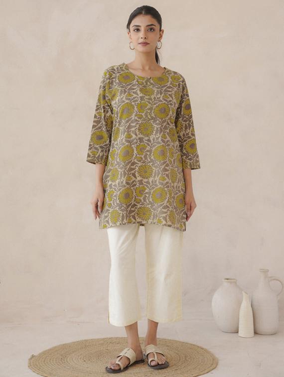 women floral three quarter sleeve straight kurti - 22017473 - Standard Image - 1