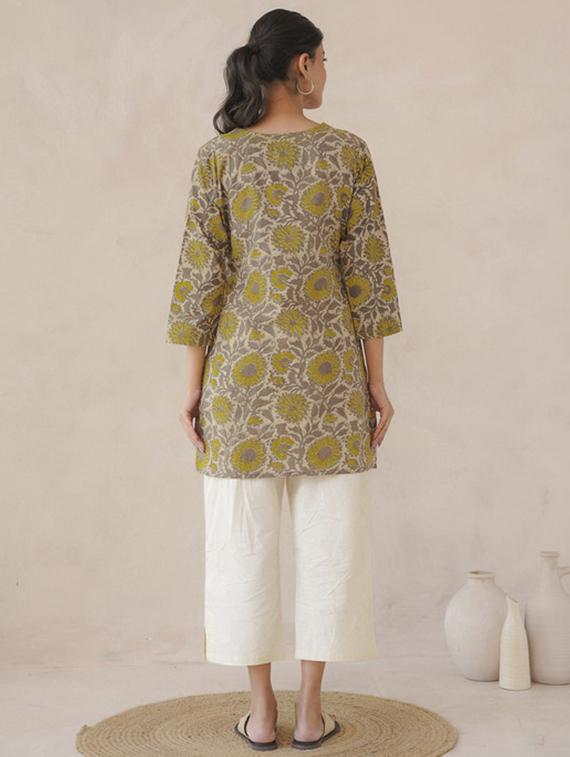 women floral three quarter sleeve straight kurti - 22017473 - Standard Image - 4