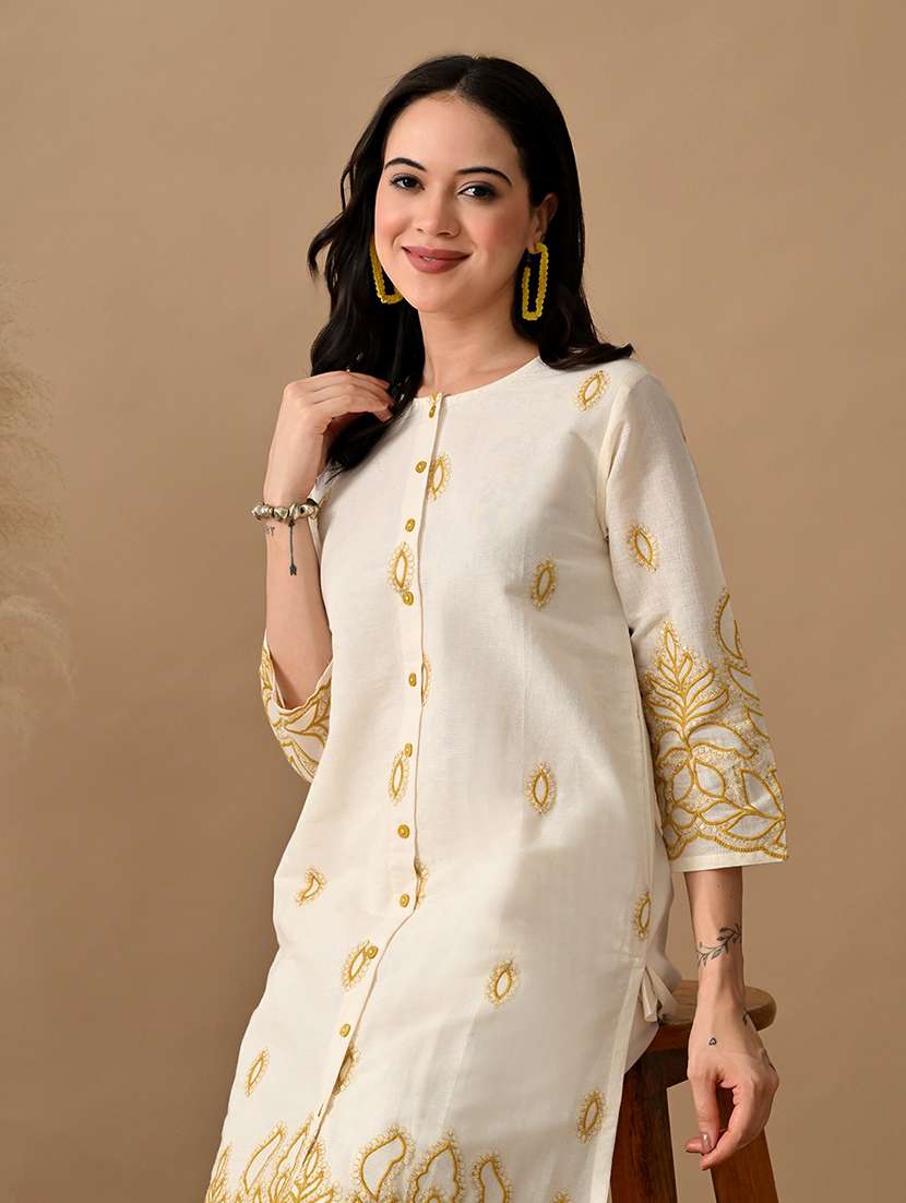 women embroidered three quarter sleeve kurta and pant set - 22017620 - Standard Image - 4