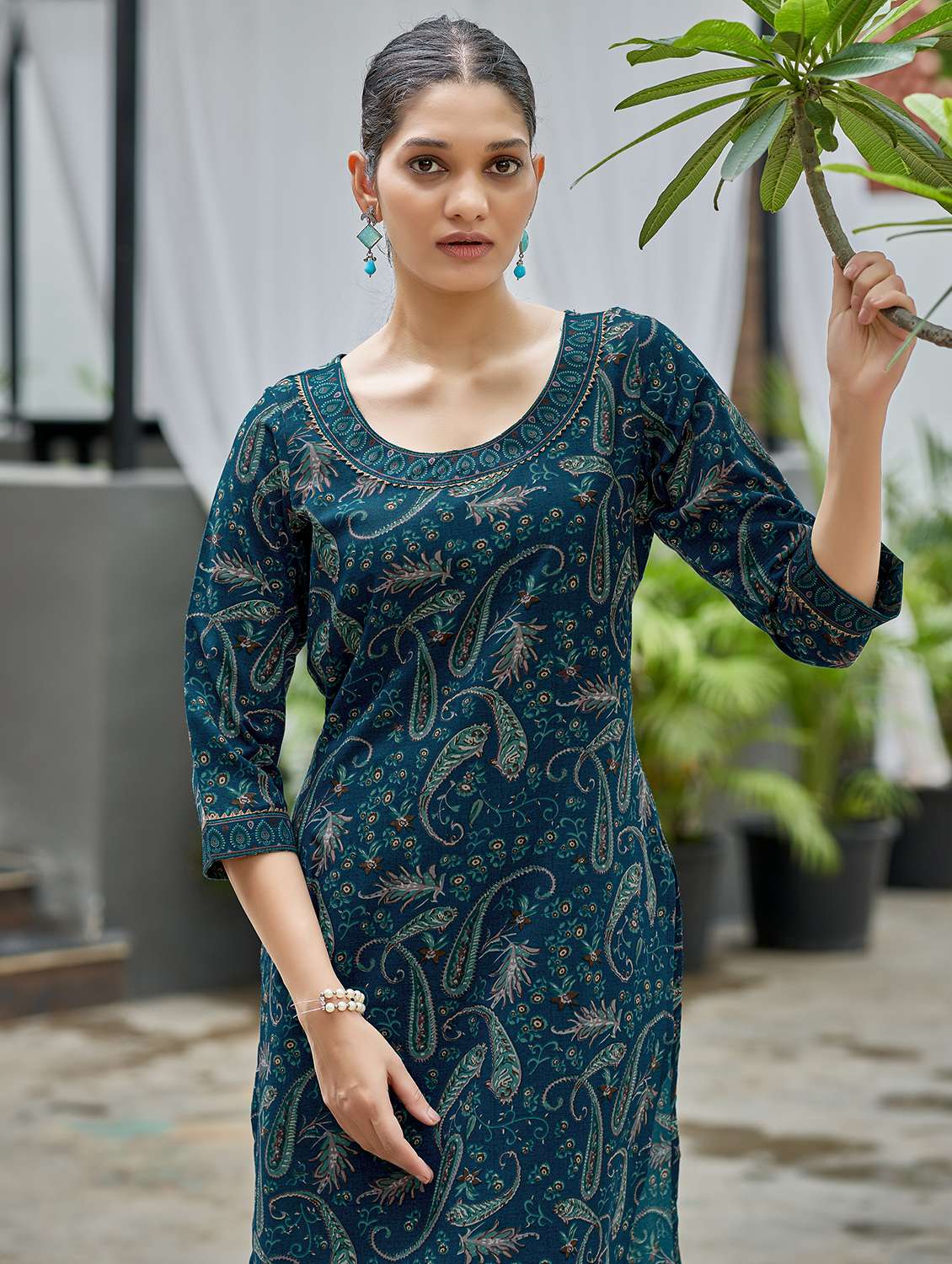women printed three quarter sleeve kurta and pant set - 22017851 - Standard Image - 4