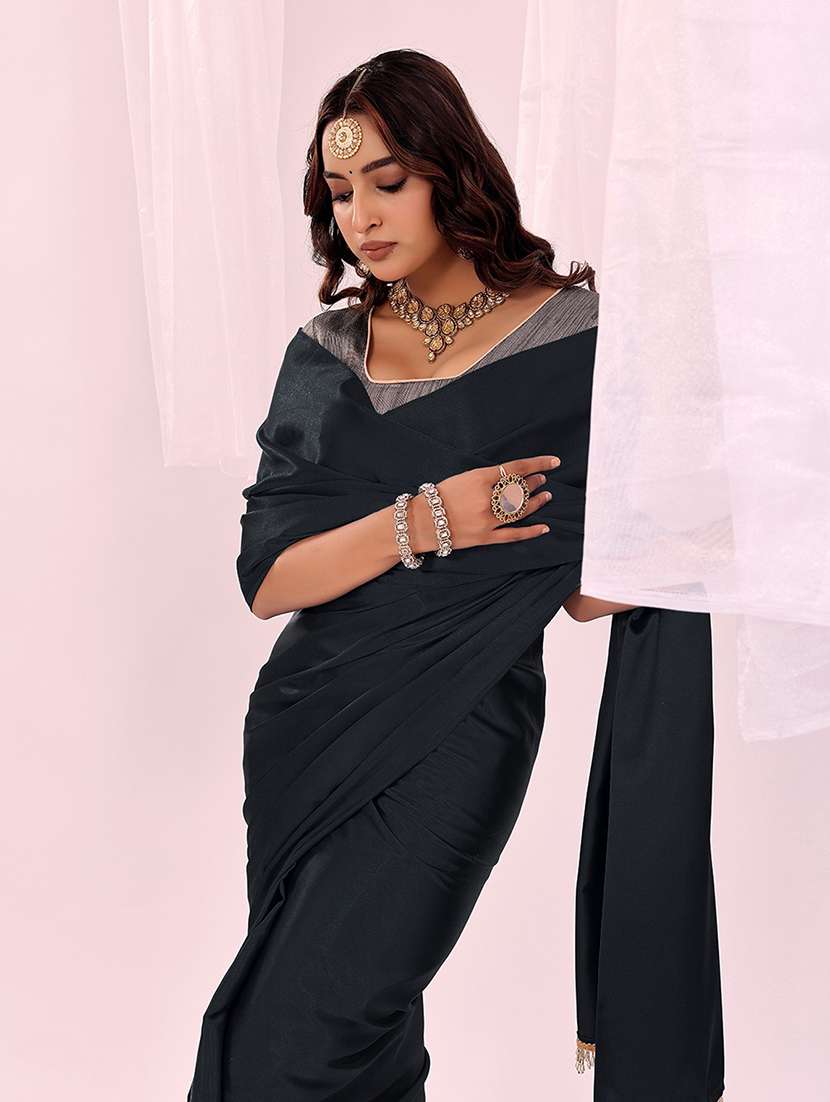 women solid embellished bordered saree with blouse - 22019295 - Standard Image - 1