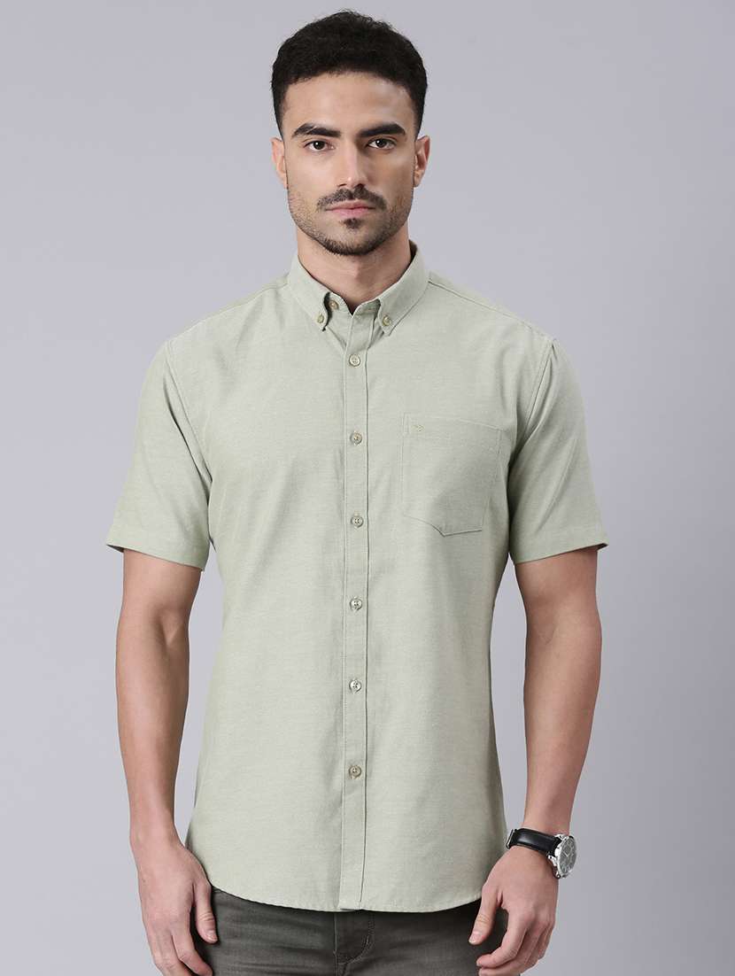 men solid collared short sleeves casual shirt