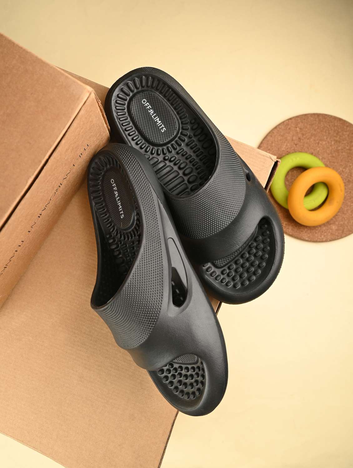 men solid slip on slider