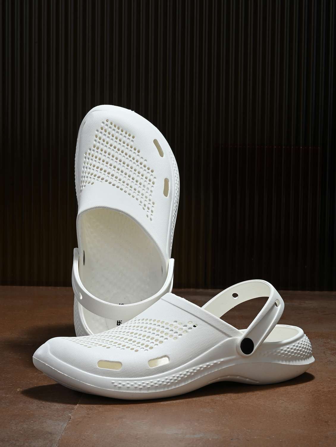 men white solid clog
