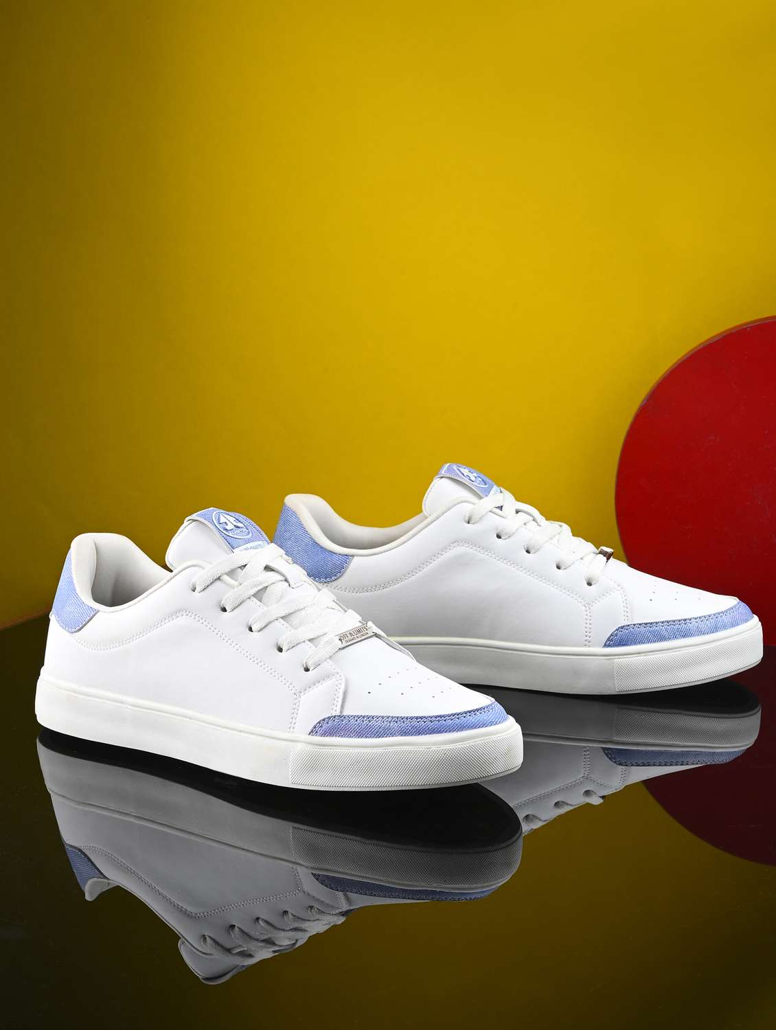 men white lace up sneaker