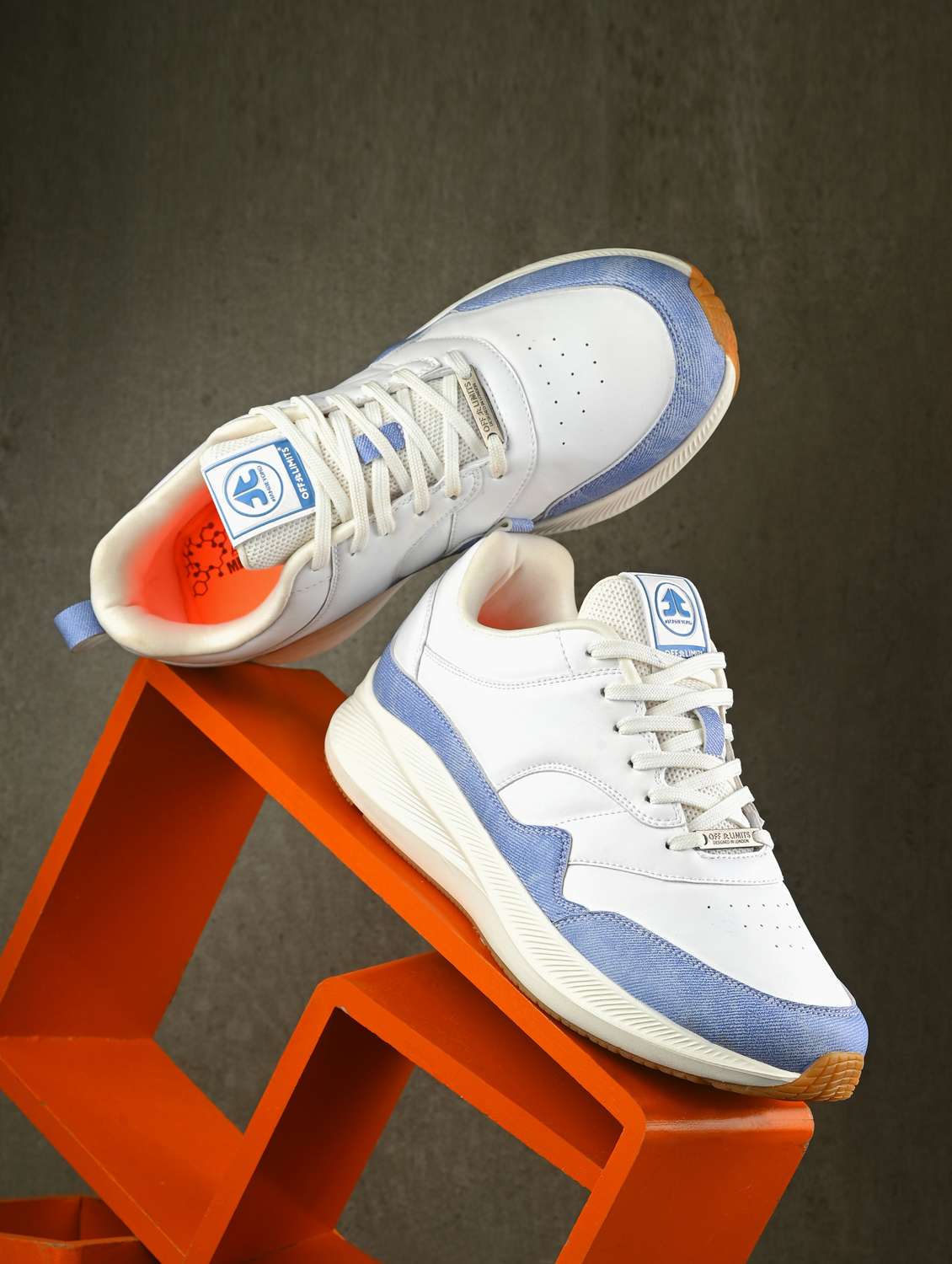 men solid white sport shoe