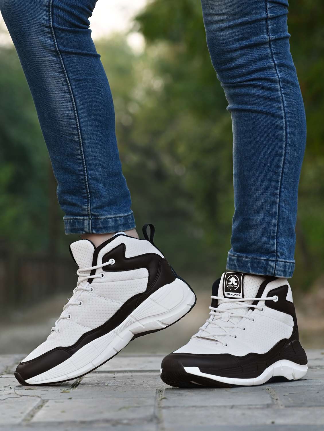 men solid off white sport shoe - 22020648 -  Standard Image - 1