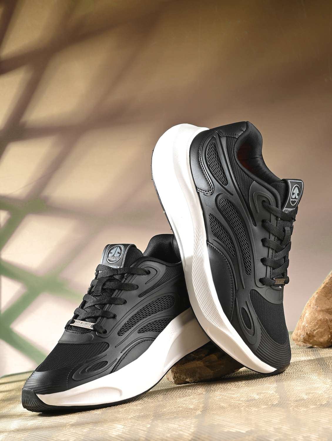 men solid lace up black sport shoe