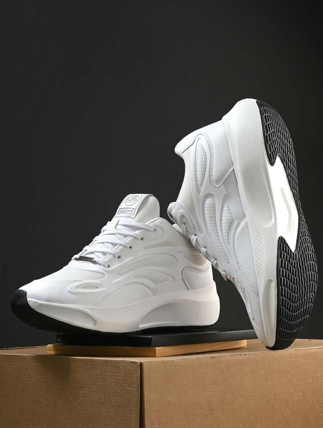 men solid lace up off white sport shoe
