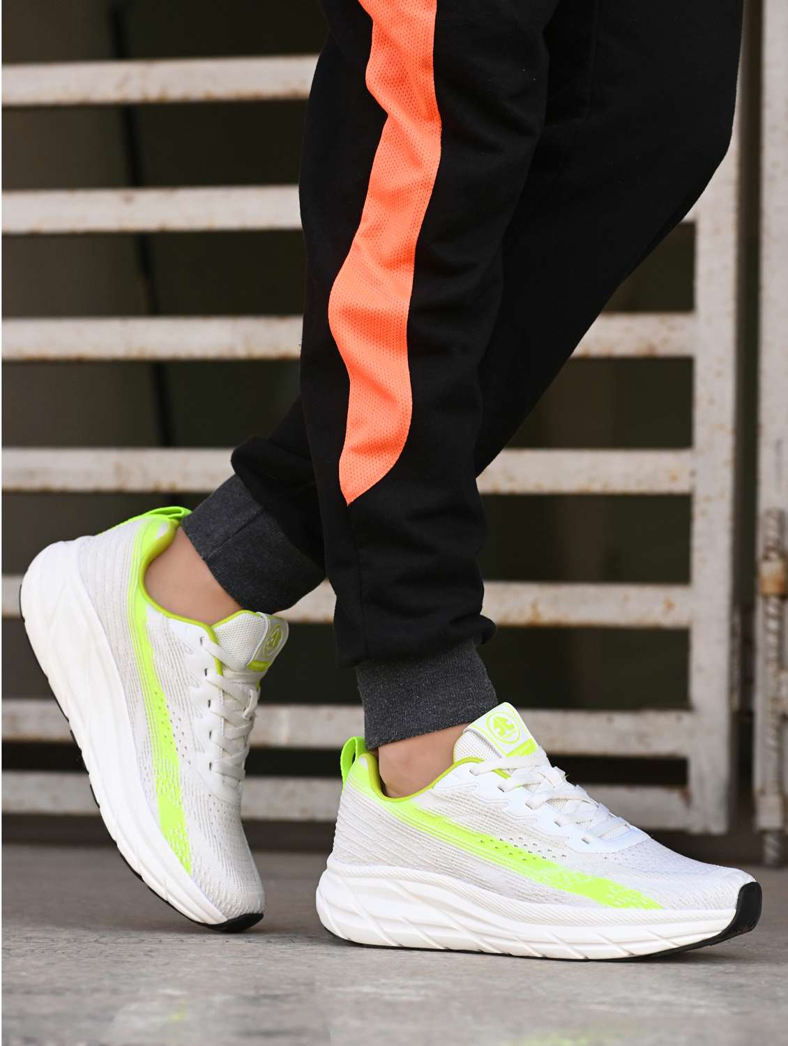men solid white sport shoe - 22020676 -  Standard Image - 1
