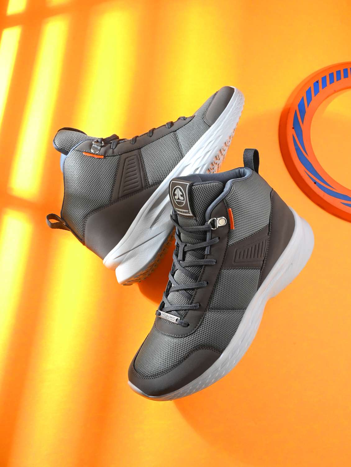 men grey lace up sneaker