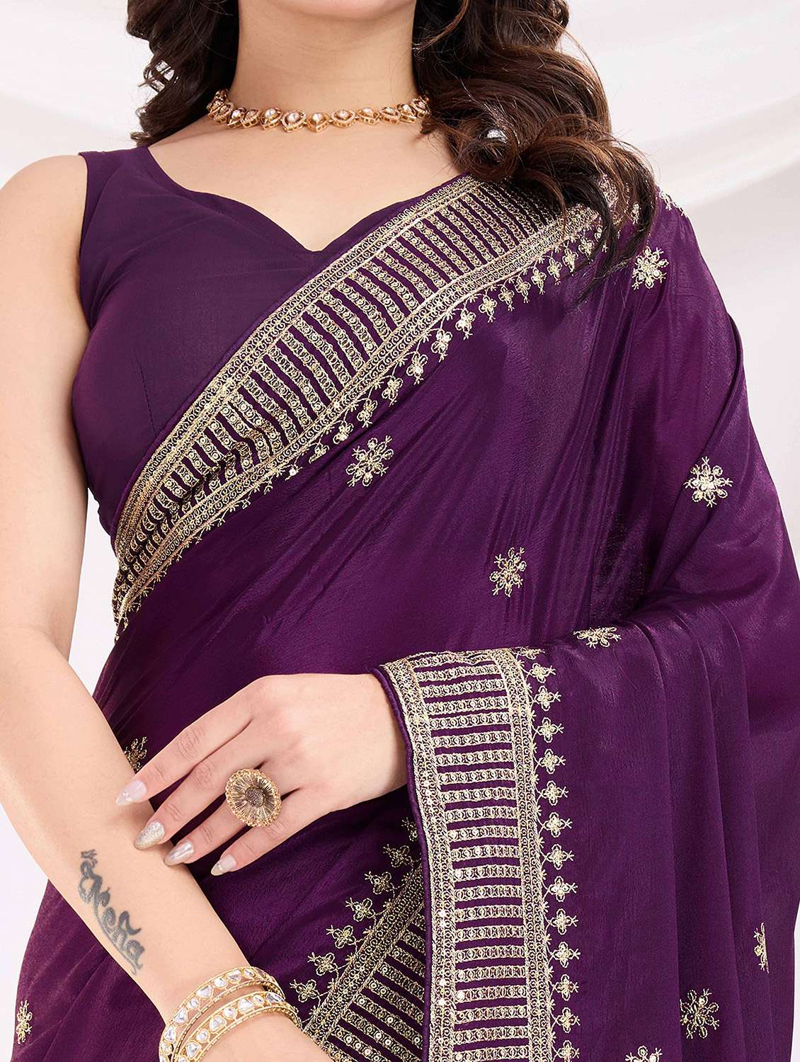 women solid with work bordered saree with blouse - 22021299 - Standard Image - 4