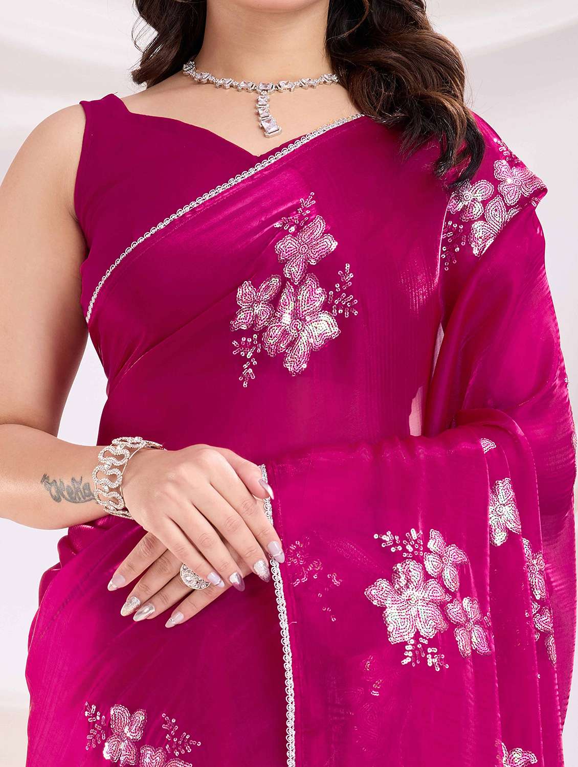 women floral embroidered saree with blouse - 22021309 -  Standard Image - 4