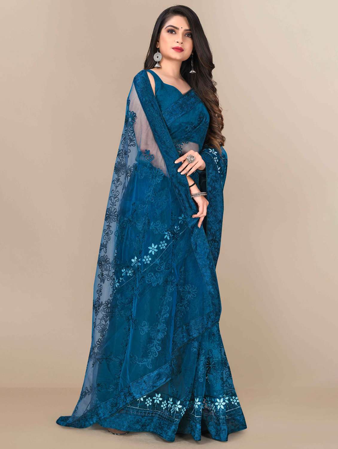 women solid with work embroidered saree with blouse - 22021346 -  Standard Image - 1