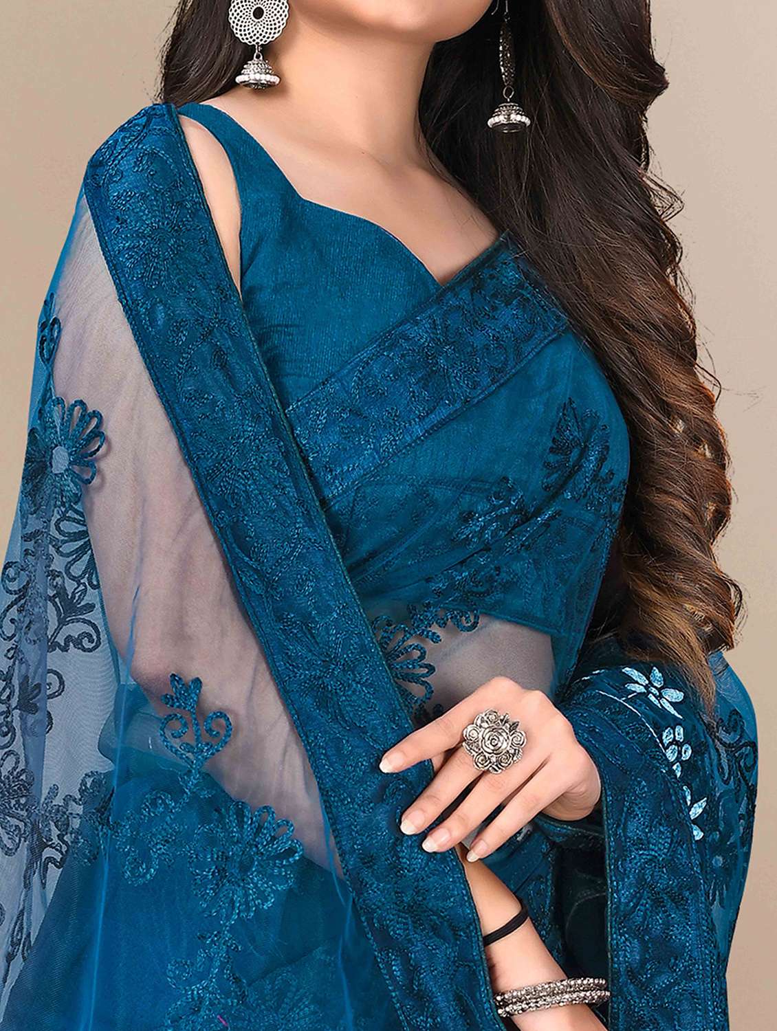 women solid with work embroidered saree with blouse - 22021346 -  Standard Image - 4