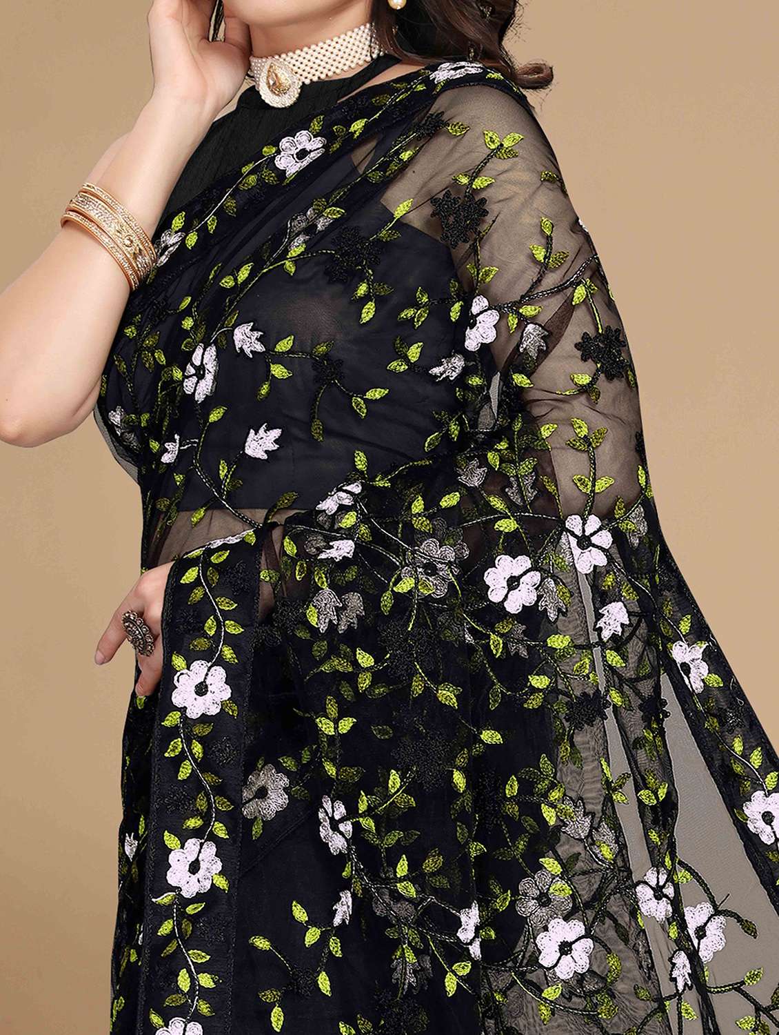 women floral embroidered saree with blouse - 22021352 -  Standard Image - 4