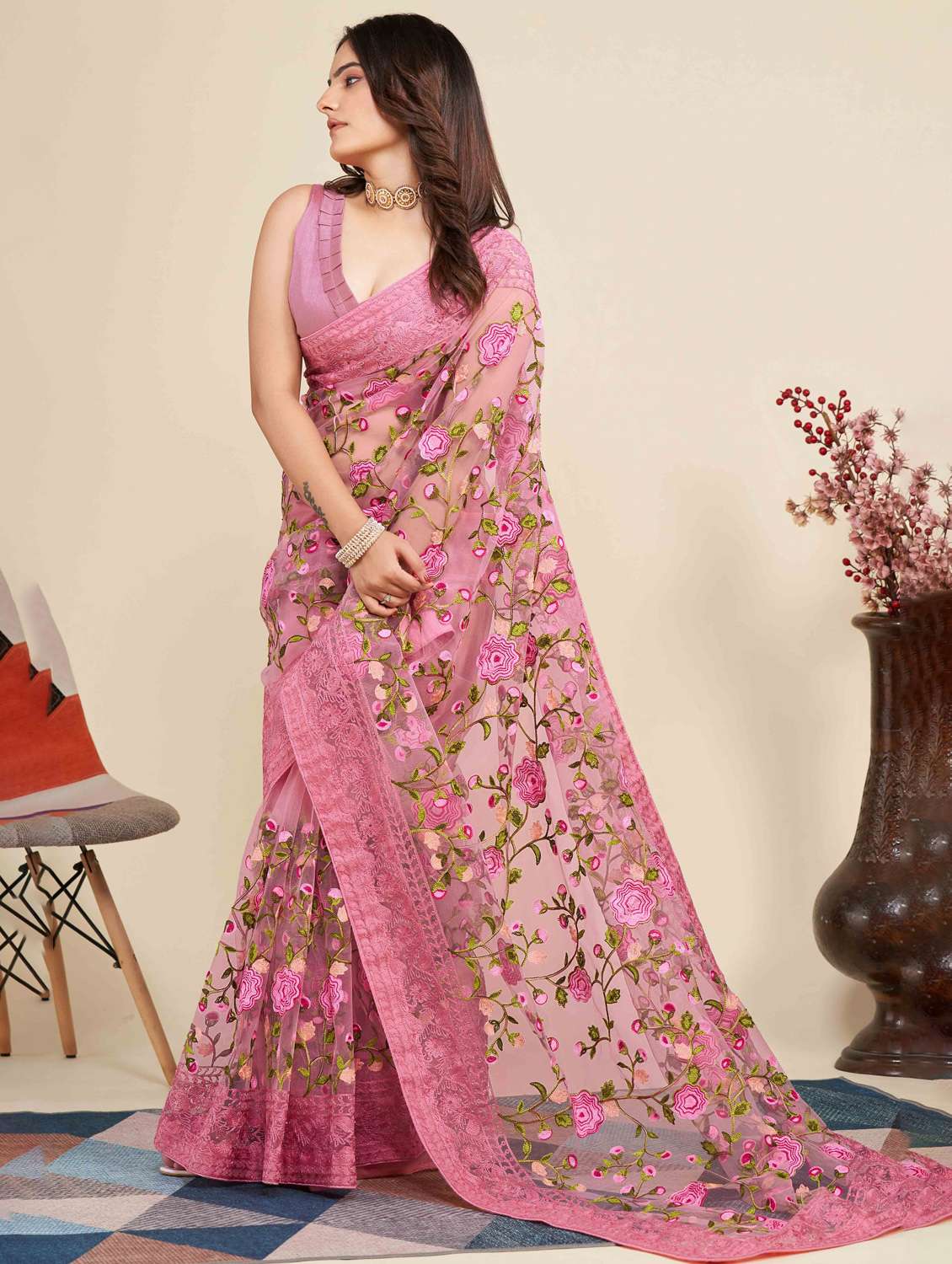 women floral embroidered saree with blouse - 22021358 - Standard Image - 1