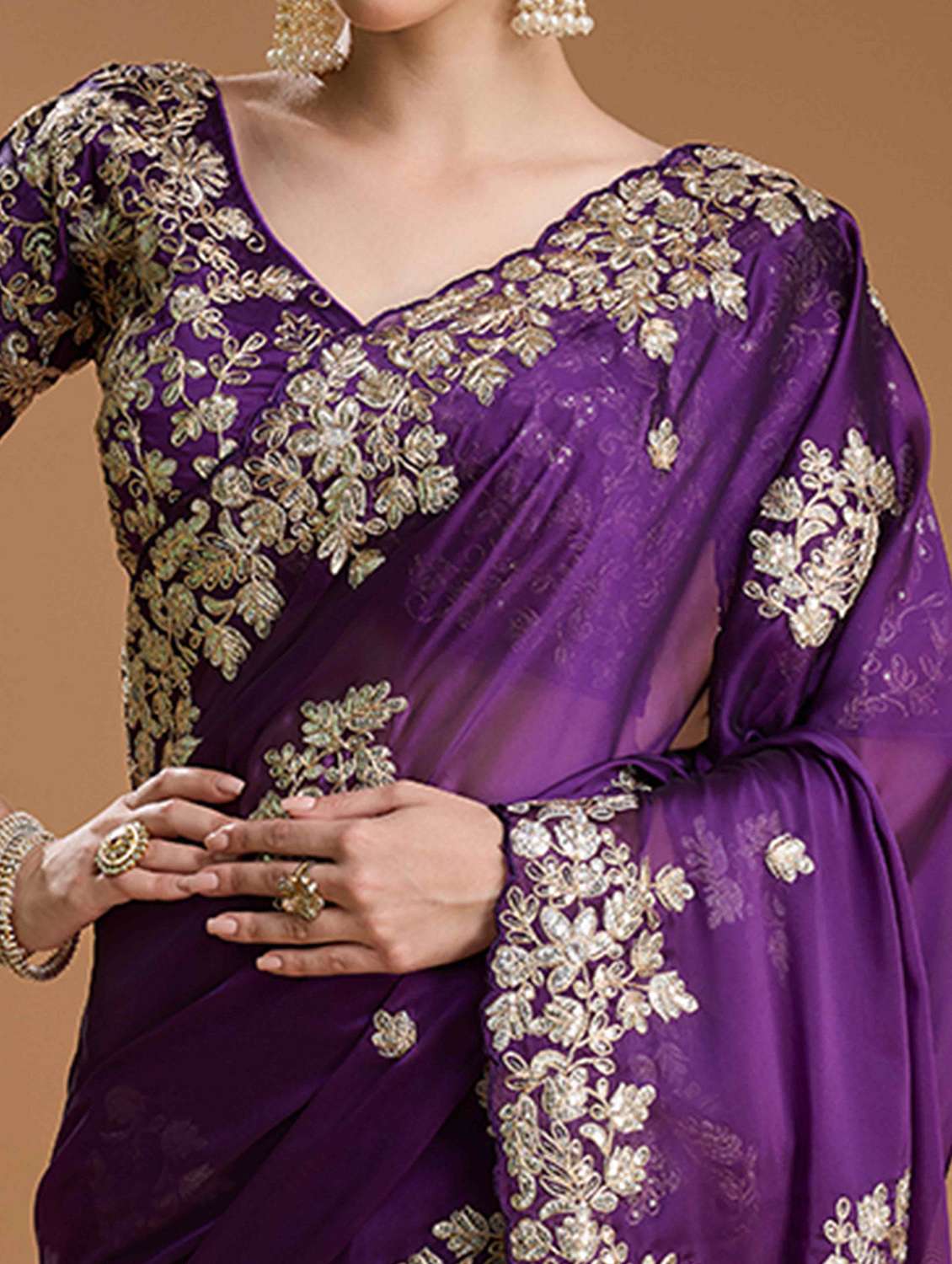 women solid with work embroidered saree with blouse - 22021377 -  Standard Image - 4