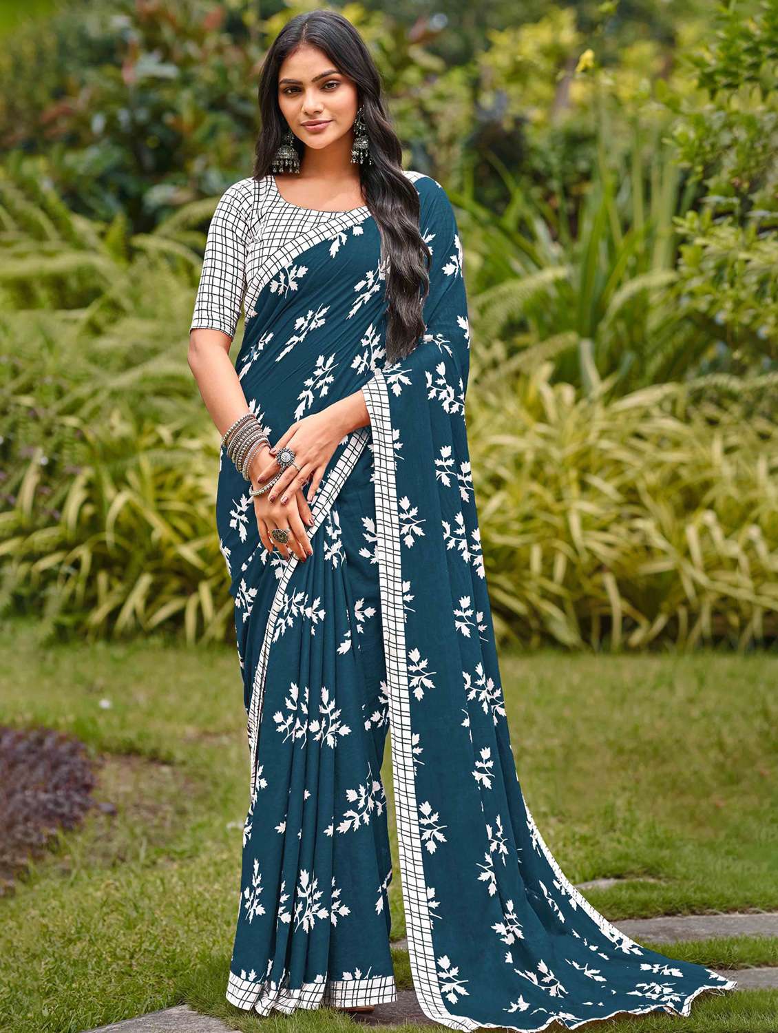 women printed casual wear saree with blouse