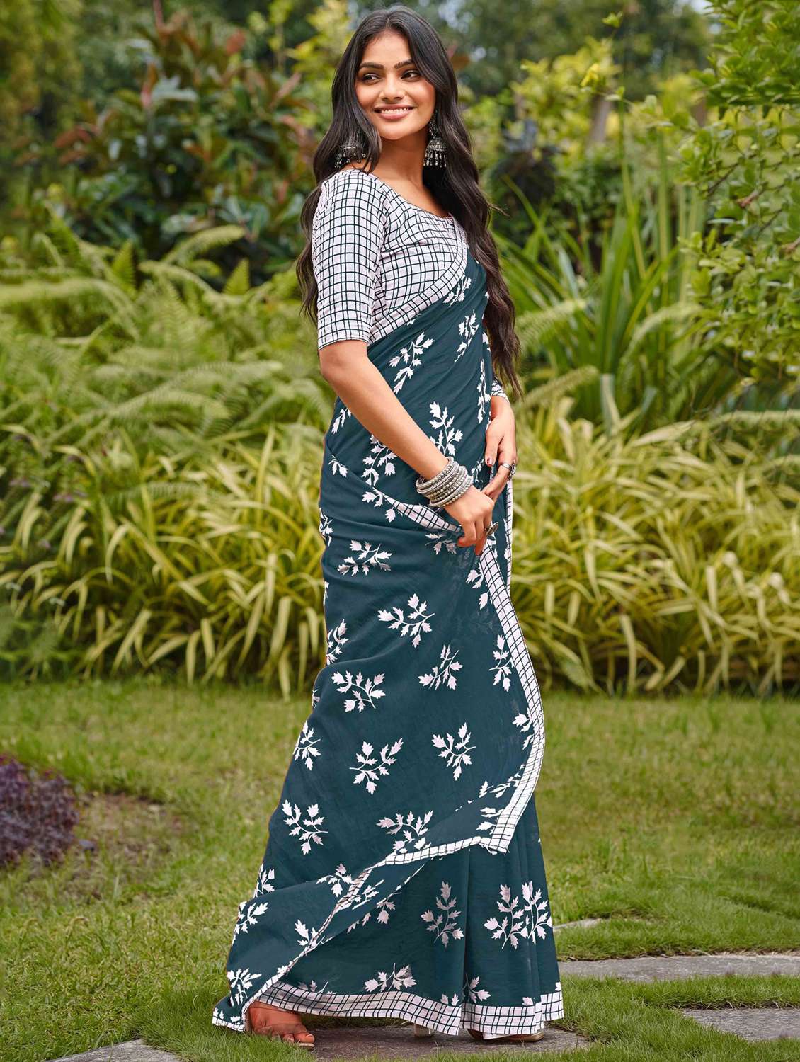 women printed casual wear saree with blouse - 22021401 -  Standard Image - 1