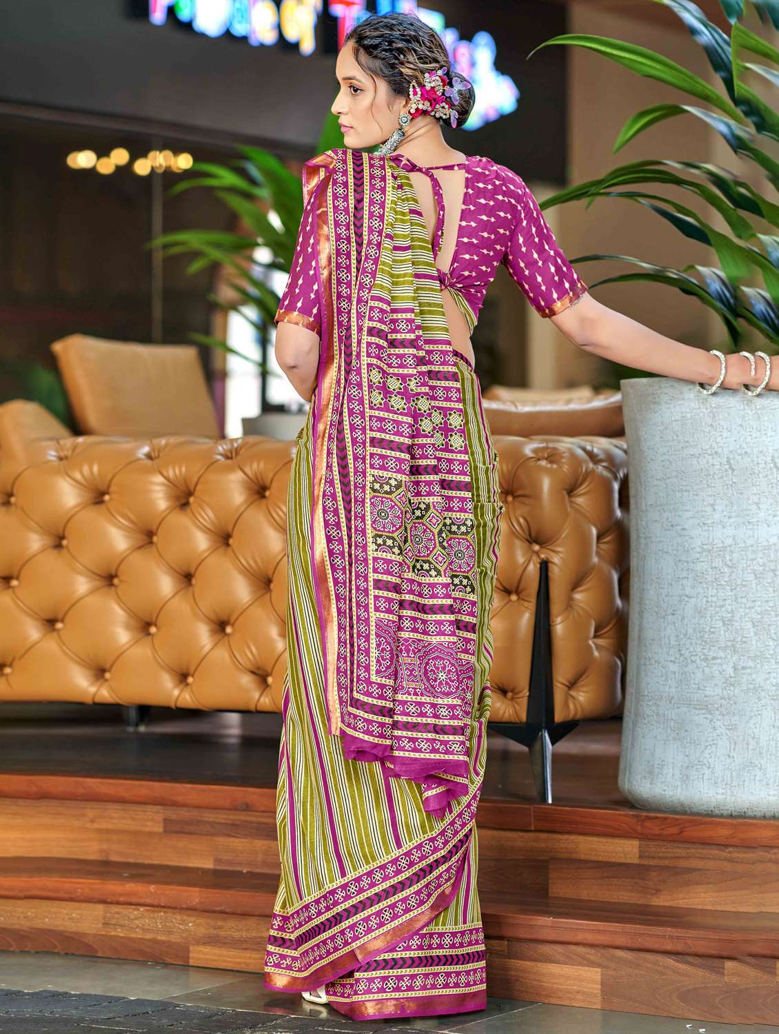 women printed casual wear saree with blouse - 22021408 -  Standard Image - 1